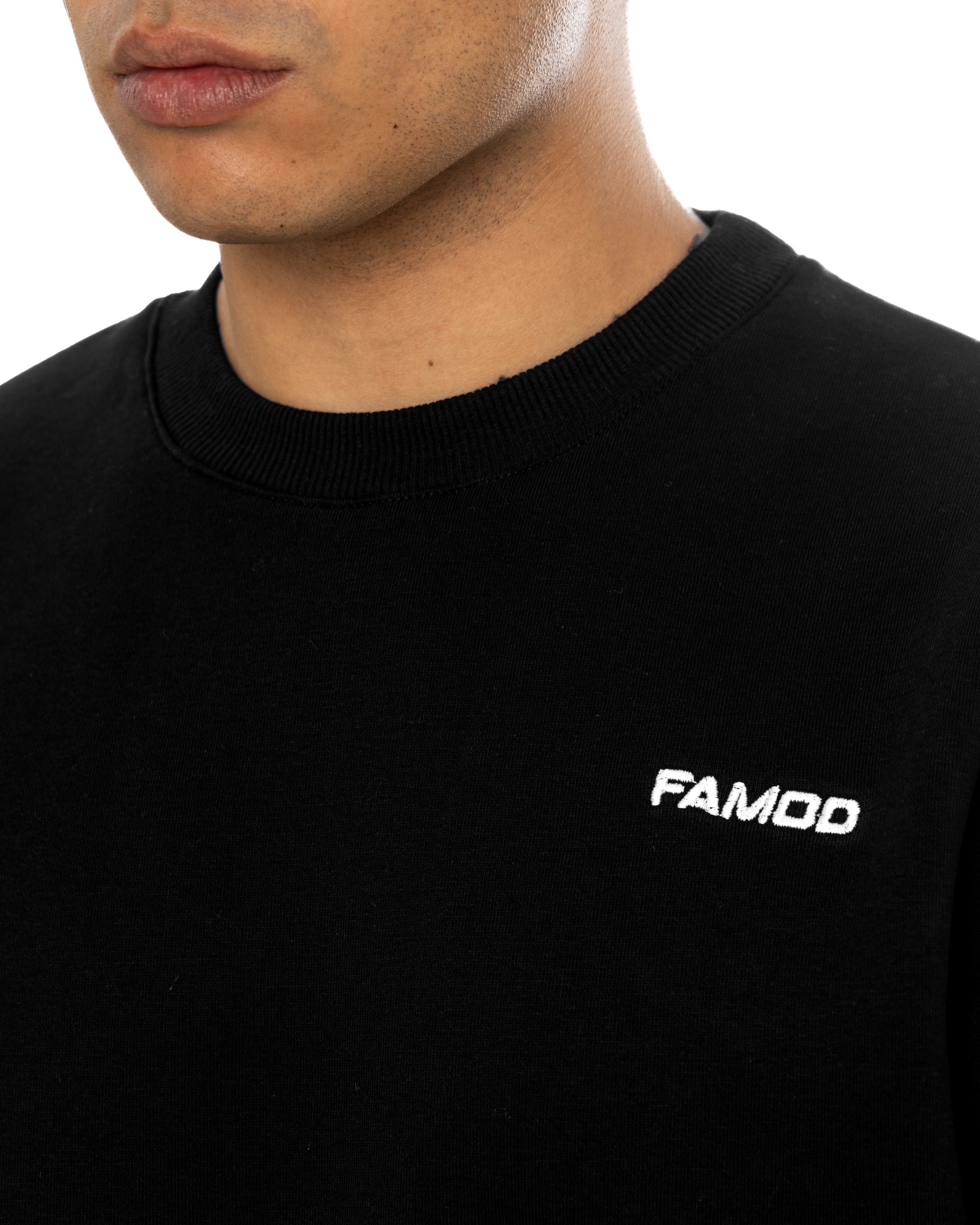 CREWNECK BLACK